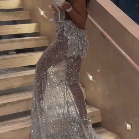 Elegant Silver Evening Gown - Picture 1 of 6